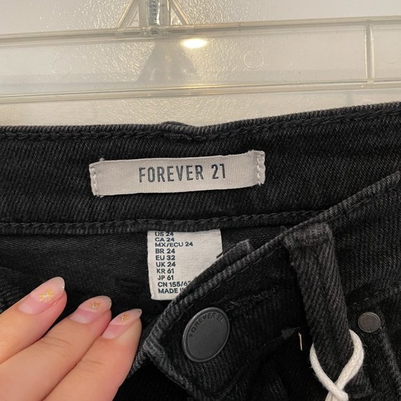 Forever21 The Larchmont Black Distressed Straight-Leg Jeans - Picture 7 of 7